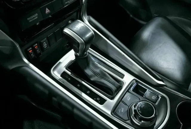 Mitsubishi Pajero Sport, III — фото 12