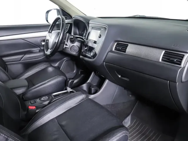 Mitsubishi Outlander, III Рестайлинг — фото 14