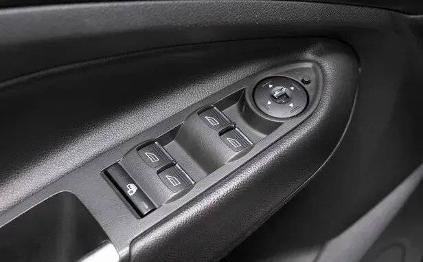 Ford Kuga, II — фото 14