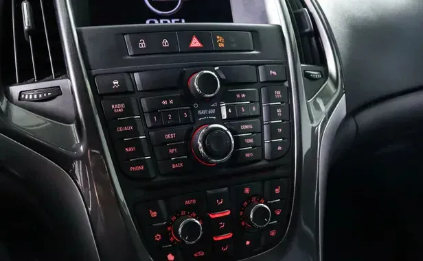 Opel Astra, J Рестайлинг — фото 9