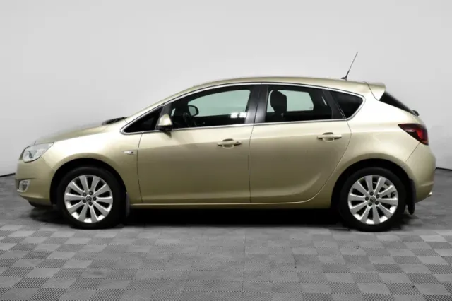 Opel Astra, J Рестайлинг — фото 8