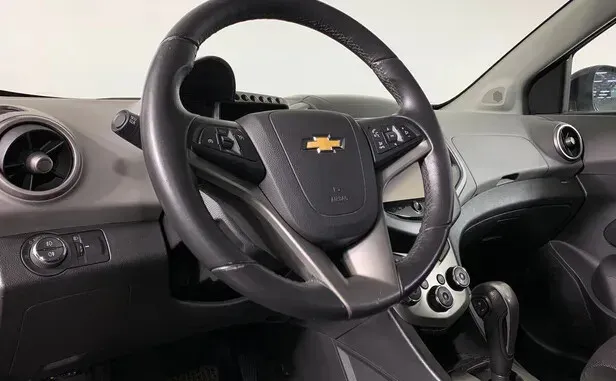 Chevrolet Aveo, II — фото 10