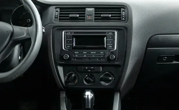 Volkswagen Jetta, VI Рестайлинг — фото 9