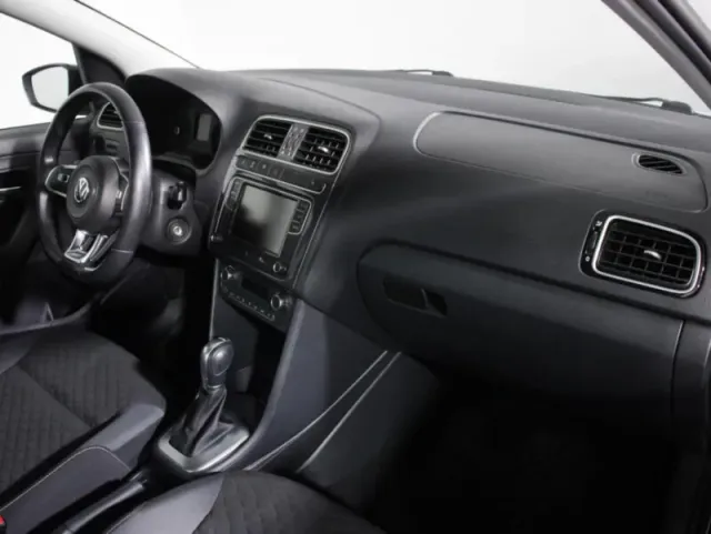 Volkswagen Polo, V Рестайлинг — фото 10