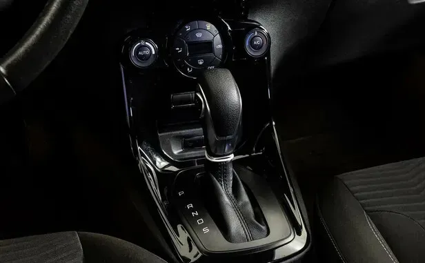 Ford Fiesta, Mk6 Рестайлинг — фото 12