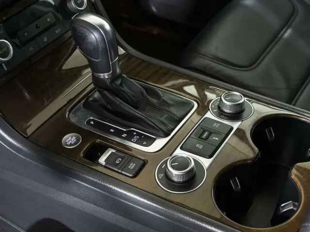 Volkswagen Touareg, II Рестайлинг — фото 12