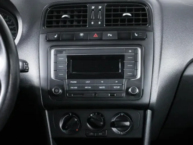 Volkswagen Polo, V Рестайлинг — фото 14