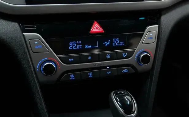 Hyundai Elantra, VI (AD) — фото 17