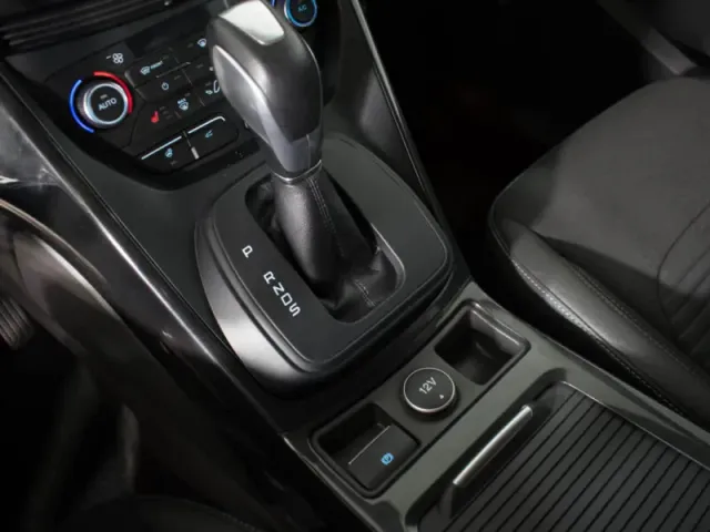 Ford Kuga, II Рестайлинг — фото 17
