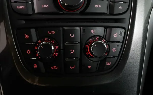 Opel Astra, J Рестайлинг — фото 10