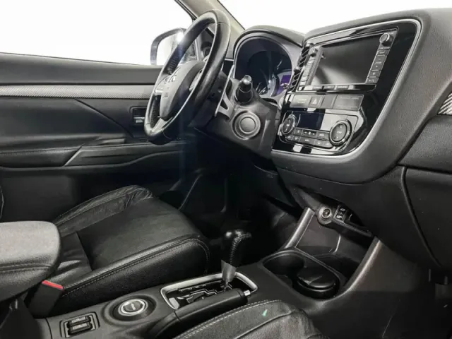 Mitsubishi Outlander, III — фото 9