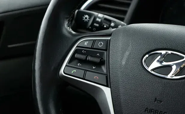 Hyundai Elantra, VI (AD) — фото 14
