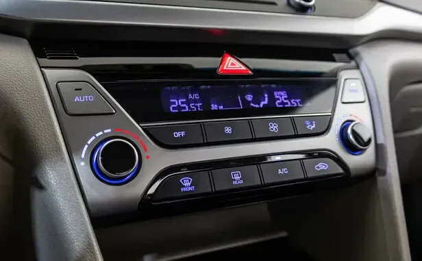 Hyundai Elantra, VI (AD) — фото 11