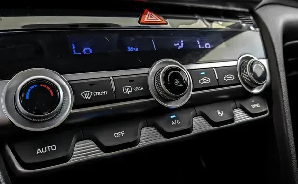 Hyundai Elantra, VI (AD) Рестайлинг — фото 11