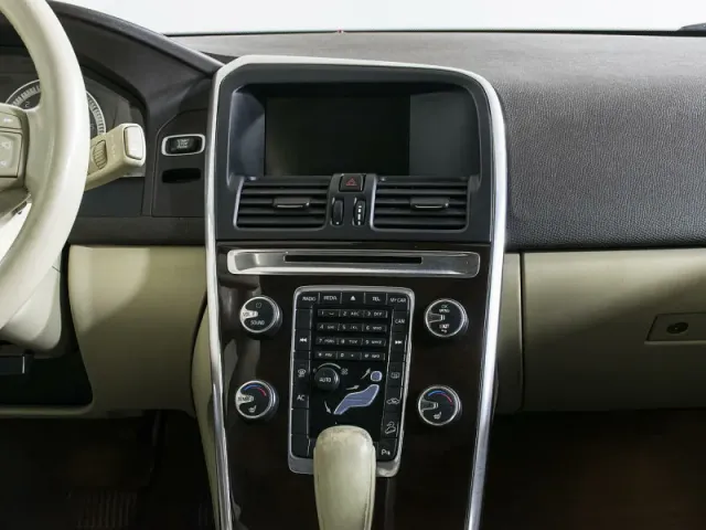 Volvo XC60, I — фото 11