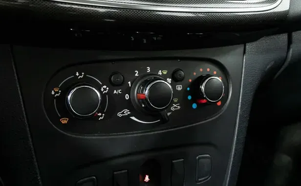 Renault Logan, II Рестайлинг — фото 6