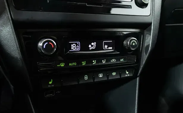 Skoda Rapid, I Рестайлинг — фото 9