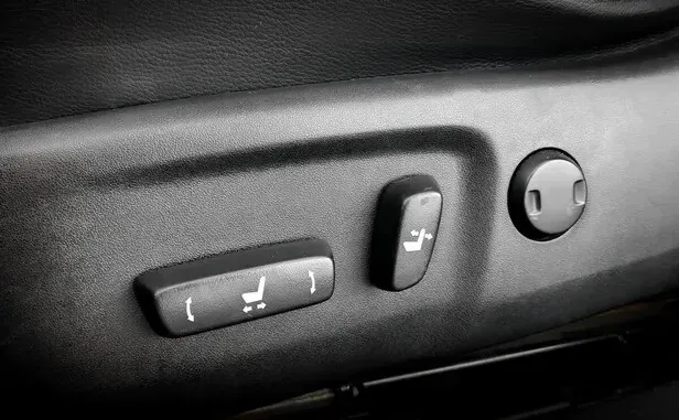 Toyota Camry, VII (XV50) — фото 14