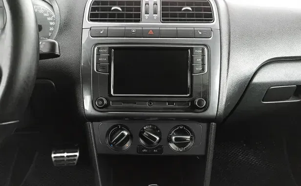 Volkswagen Polo, V Рестайлинг — фото 9